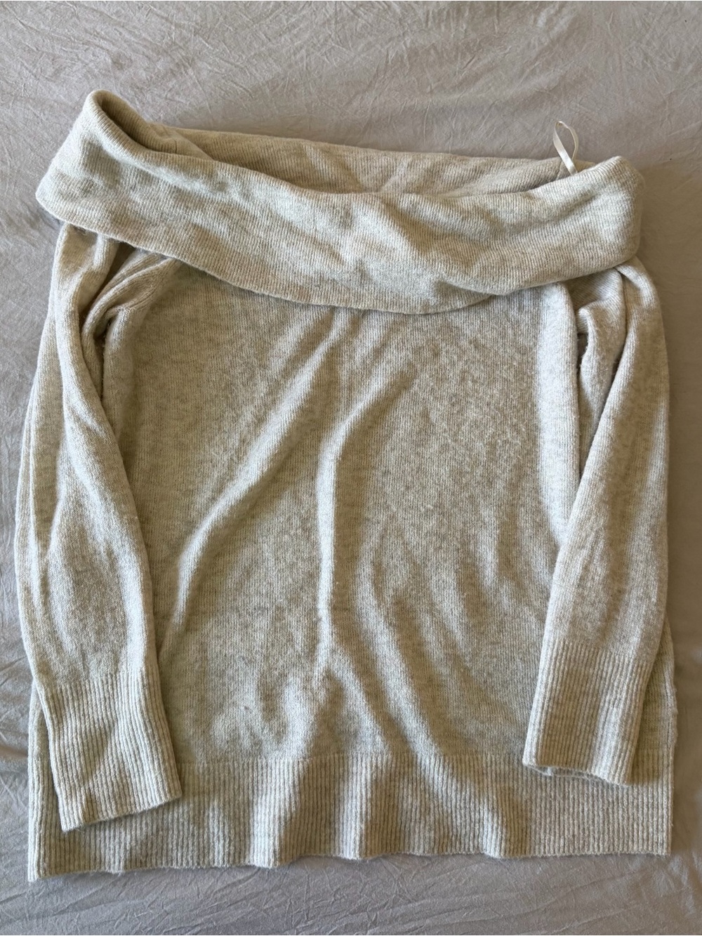 Abercrombie & Fitch Off-Shoulder Sweater - Cream